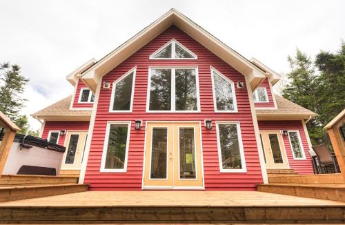 Humber Valley House | Birch Grove Chalet, Hot Tub, Golf, Private Forest
