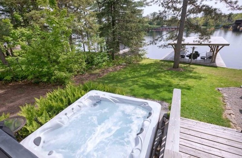 Bala House | Birchwood at Bala Walking distance to town!