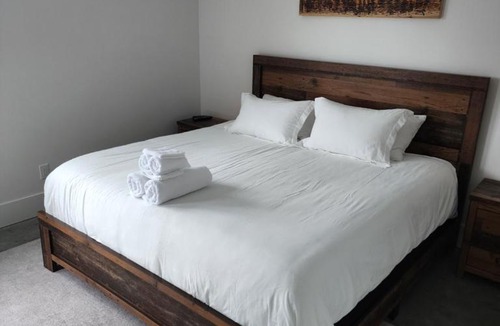 Courtenay Ski Chalet | Black Arrow Chalet