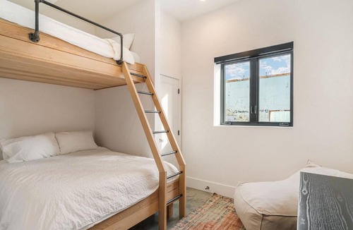Courtenay Ski Chalet | Black Arrow Chalet