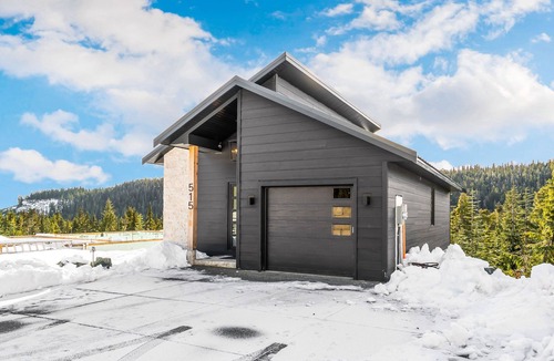Courtenay Ski Chalet | Black Arrow Chalet on Mt Washington. Pet Friendlyn