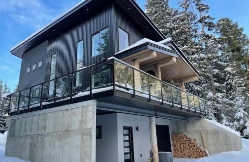 Hemlock Valley Ski Chalet | Black Diamond Cabin - Sasquatch Mountain Resort