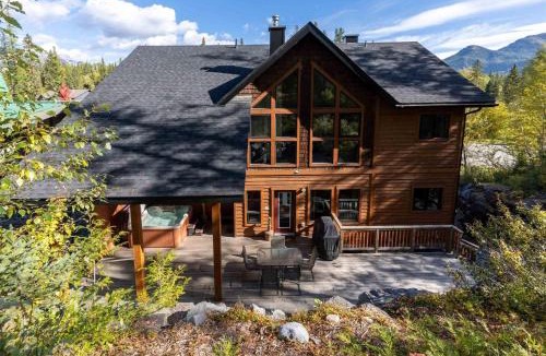 East Kootenay Ski Chalet | Black Diamond Chalet by Fernie Central Reservations