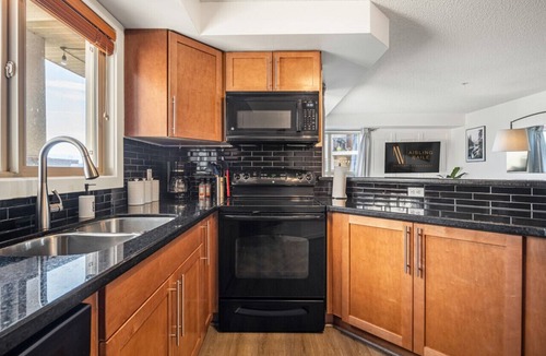 Invermere Apartment | Blue Heron Pointe | Lakeview | Pool | Hot Tub |Gym