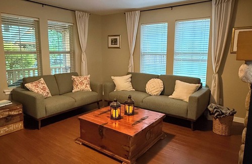 Lindell Beach Cottage | Blue Jay Cottage | Pool + Resort Amenities | Cultus Lake