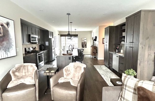 Sun Peaks House | Blue Jaye’s Nest at Echo Landing Unit 44