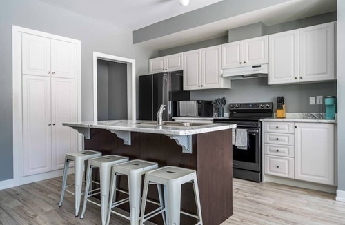 The Blue Mountains House | Blue Mountain Village Townhome 3 Bedroom w Shuttle