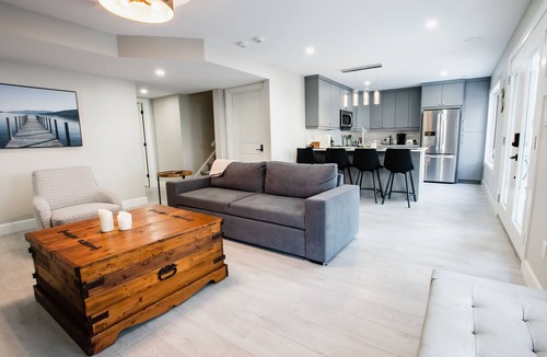 Grand Bend House | Blue Pearl Tri-Level 5 Bedroom 2 Kitchen Beach Haven Home in Grand Bend Ontario