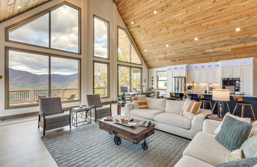 Andrews Cabin | Blue Ridge Mountain-View Cabin w/Hot Tub & Deck!