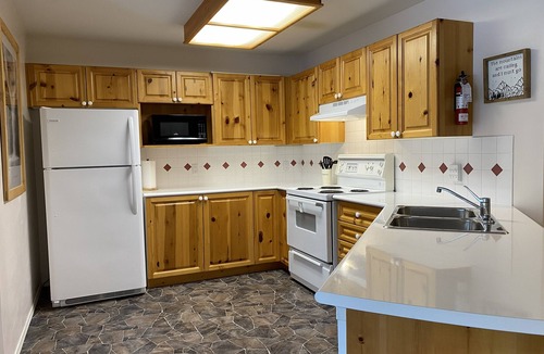 Courtenay Condo | Blueberry Views - lovely 2-bedroom with onsite parking