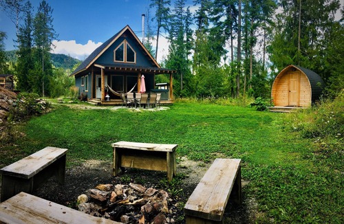 Salmon Arm Ski Chalet | Bluebird Chalet- Chalet One