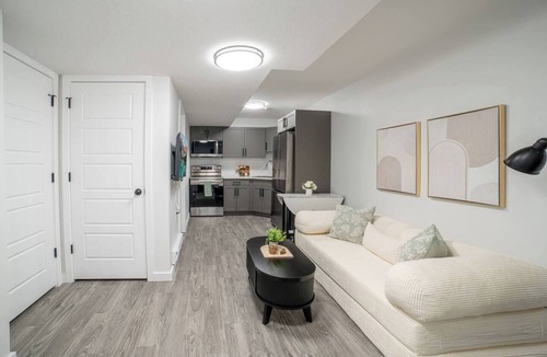 Regina Apartment | Blush-NEW Cozy Boho Suite Near Airport & DT!