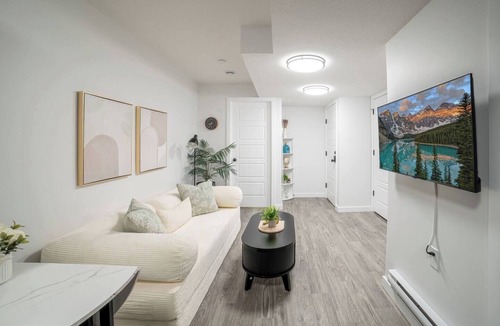 Regina Apartment | Blush-NEW Cozy Boho Suite Near Airport & DT!