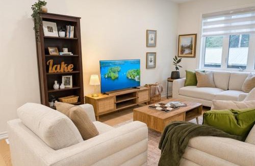 Bobcaygeon House | Bobcaygeon Bungalow, Near Lake, Sleeps 8
