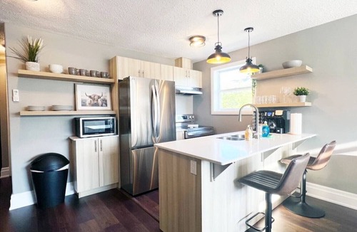 South London Apartment | Boho Escape | Walk to Wortley/London Hotspots
