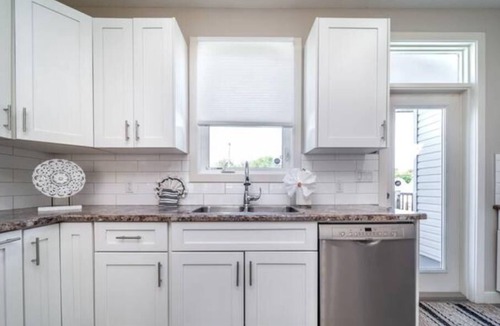 North Central Edmonton House | BoHo Vibes - Patio & BBQ - King Bed - Garage Parking