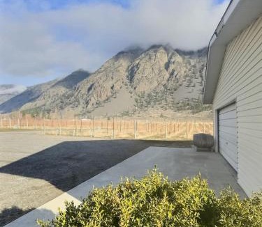 Okanagan-Similkameen House | Bold Reserve Herrera Vineyard Estate Home