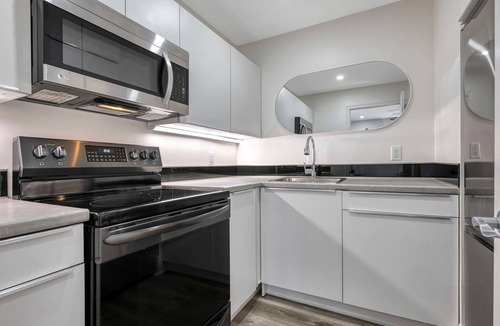Lunenburg Apartment | Boutique Old Town Studio | Beautifully Designed, Steps to Harbour