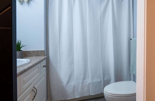 Langford House | Brand New 1 Bedroom Suite In Family Friendly Neighbourhood