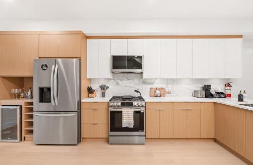 Willoughby House | Brand New 3BR Townhome - Roof Top Patio and Garage