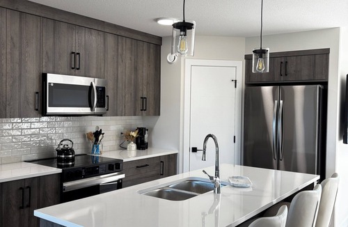 Markerville House | Brand New Beautiful Duplex Near the Lake!