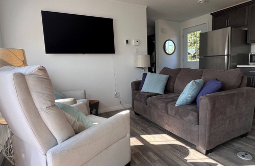 Tryon Cottage | BRAND NEW! Cozy Island beach get-away.