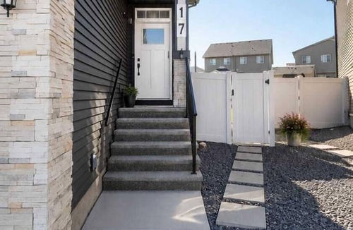 Southwest Calgary House | Brand-New Cozy Private Suite near Spruce Meadows and Transit