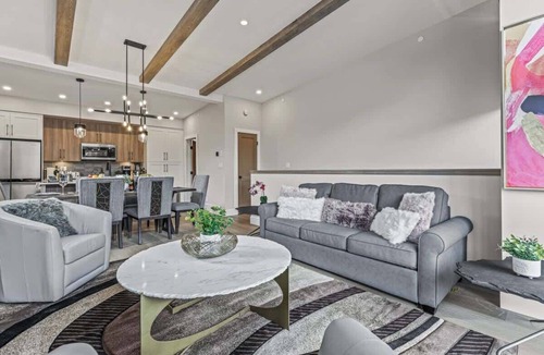Teepee Town House | BRAND NEW|Hofburg by SSR|TopView|Luxury|PRIVATE HOT TUB|4BR plus Den (BL# RES-11683)