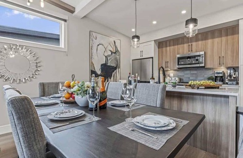 Teepee Town House | BRAND NEW|Hofburg by SSR|TopView|Luxury|PRIVATE HOT TUB|4BR plus Den (BL# RES-11683)