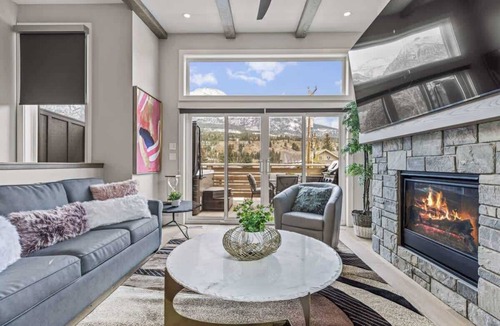 Teepee Town House | BRAND NEW|Hofburg by SSR|TopView|Luxury|PRIVATE HOT TUB|4BR plus Den (BL# RES-11683)