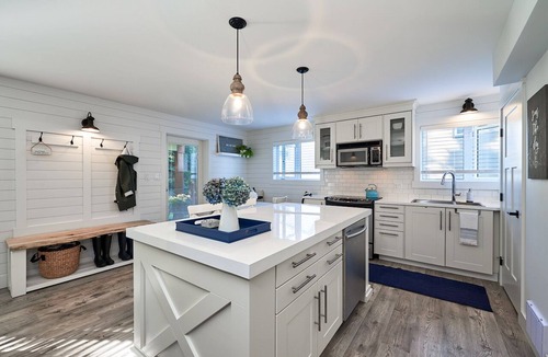 Regional District of Nanaimo Apartment | Brand New-Luxurious-Private Garden Level Suite