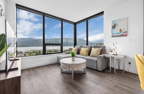 Downtown Kelowna Apartment | Brand New Luxury Downtown Near the Beach #15