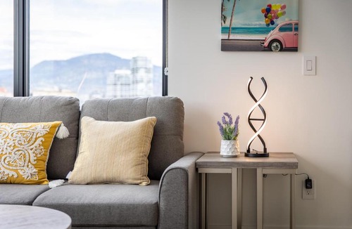 Downtown Kelowna Apartment | Brand New Luxury Downtown Near the Beach #16
