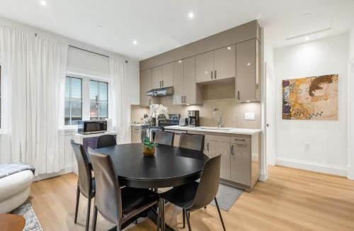Dunbar House | Brand-new Luxury Dunbar 4BR Home - Sleeps 10 - Near UBC, Parks, Beaches & Shops