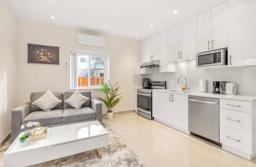 Hastings House | Brand-New Private 2BR Laneway Home