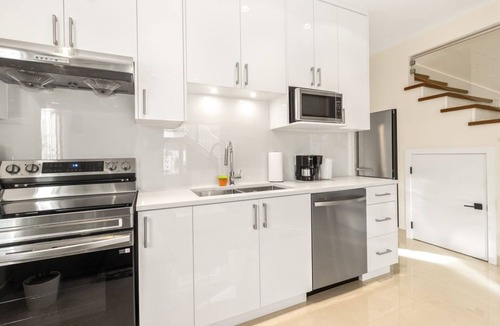 Hastings House | Brand-New Private 2BR Laneway Home