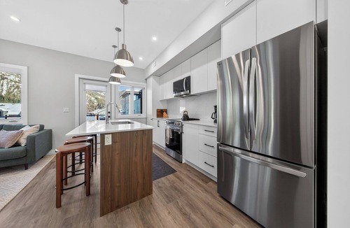 East Kootenay House | Brand-New Slopeside Corner Townhome Across from Bunny Hill w/Private Hot Tub