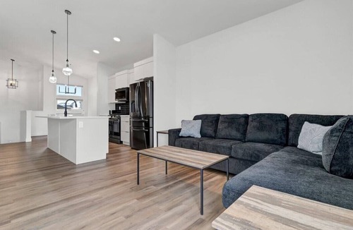 Grande Prairie House | Brand new Stunning Airbnb 3 bed with garage.