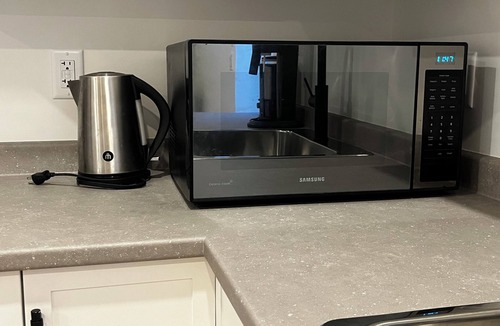 Willoughby House | Brand new suite in Langley close to everything