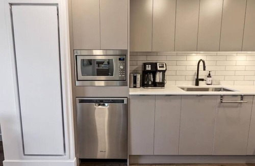 Downtown Kelowna Apartment | Brand New Tenth Floor Condo Downtown #1011