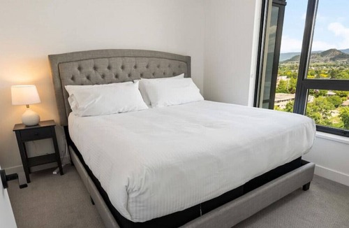 Downtown Kelowna Apartment | Brand New Tenth Floor Condo Downtown #1011