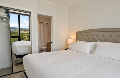 Downtown Kelowna Apartment | Brand New Tenth Floor Condo Downtown #1011