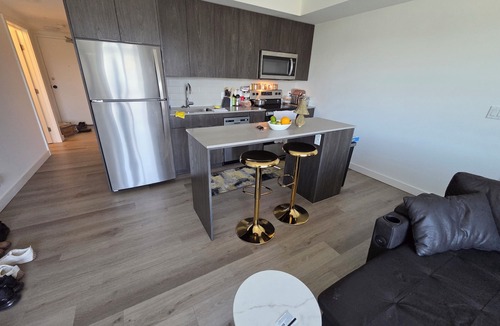 Crescent Heights Condo | Breath Taking View-TopFloor-PH access-5Guest-2BR2WR-DTskyline