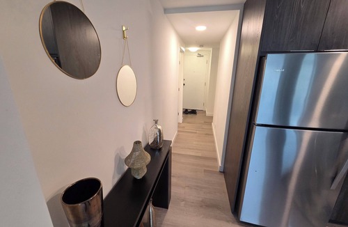 Crescent Heights Condo | Breath Taking View-TopFloor-PH access-5Guest-2BR2WR-DTskyline