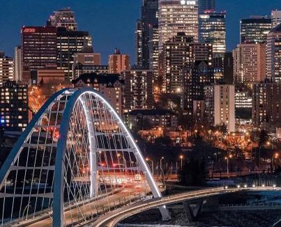 North Central Edmonton House | “Brick & Bloom” DT Loft | FreePrkg |AC+Firepl+Wifi