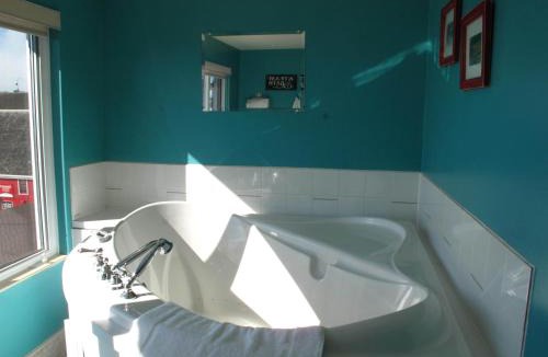 Lunenburg Hotel | Brigantine Inn