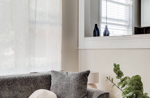 Sunnyside Apartment | Bright 1BR Near Queen’s, KGH & Waterfront!
