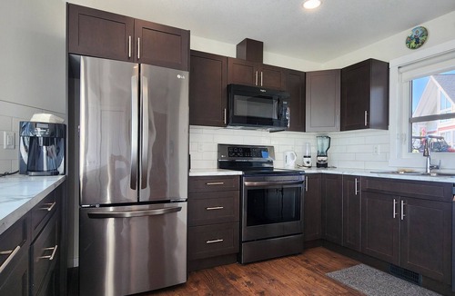 Central Okanagan House | Bright 3 Bedroom Cottage with Sweeping Lake Okanagan Views!