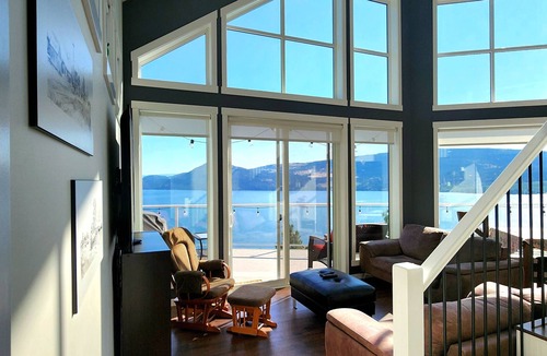 Central Okanagan House | Bright 3 Bedroom Cottage with Sweeping Lake Okanagan Views!