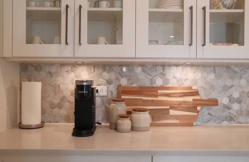 Langley House | Bright 3BR Langley Home | Ensuite + Office + Parking